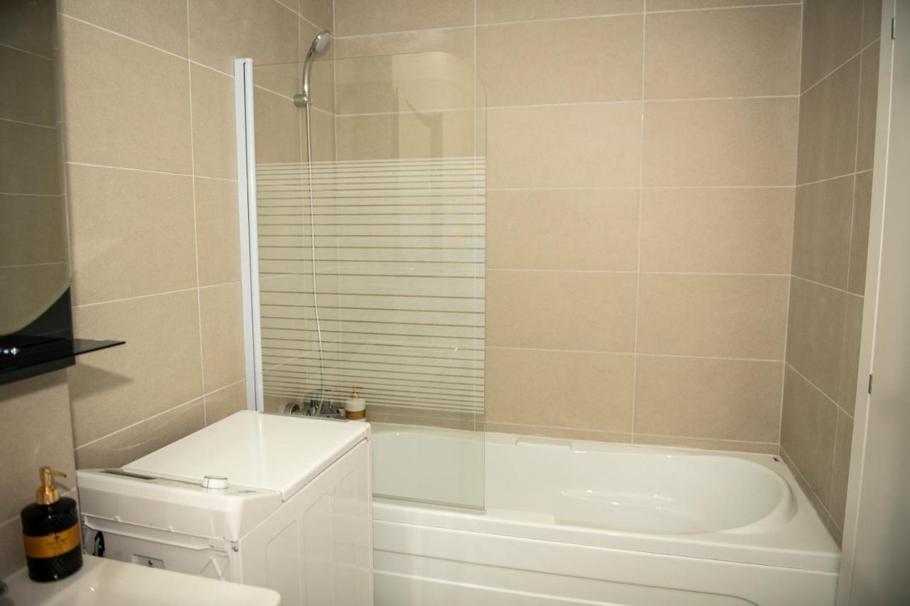 Raphael Apartment North Bucharest Cosmopolis Stefanestii de Jos Luaran gambar